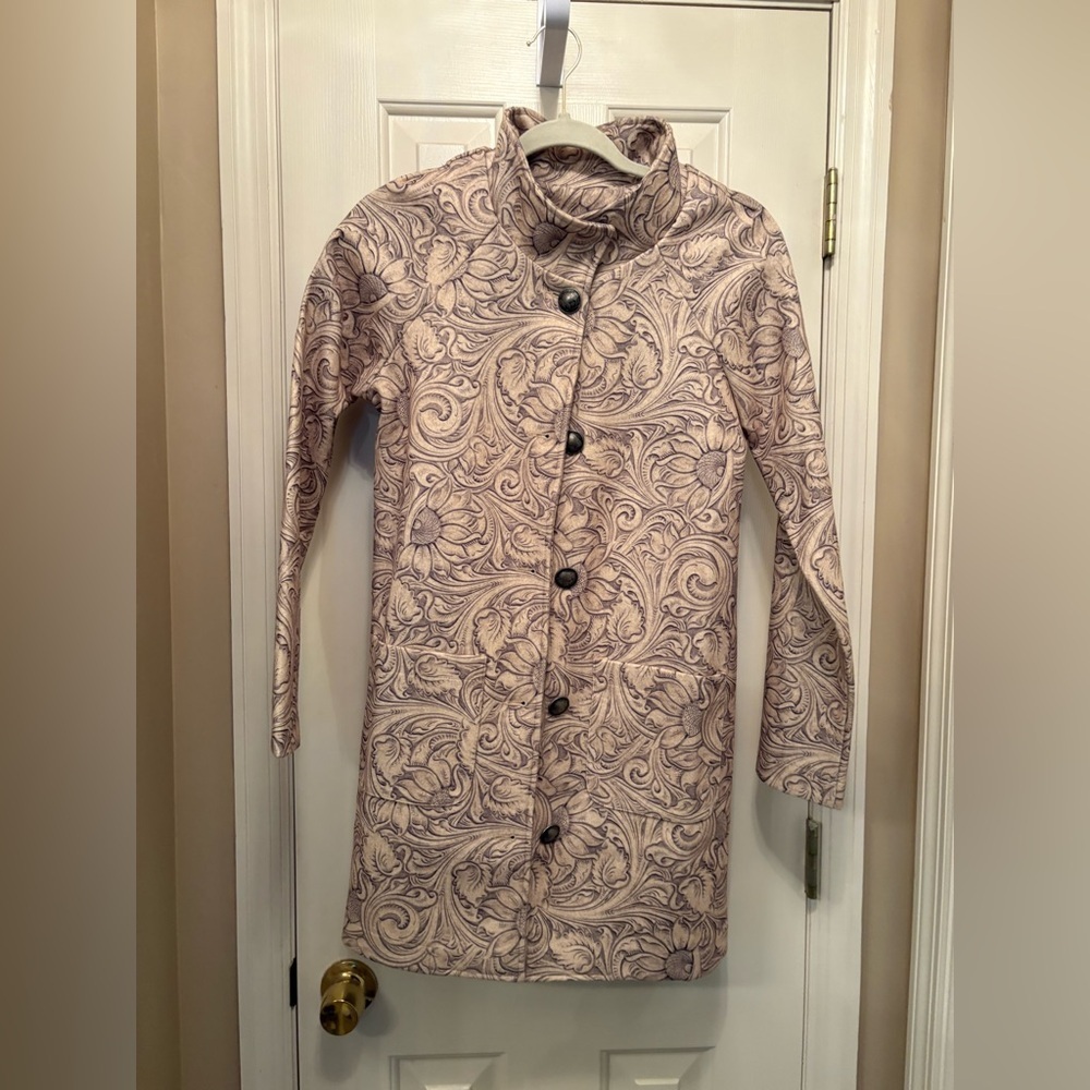 Elegant Cream Patterned Women's lightweight Coat NWOT